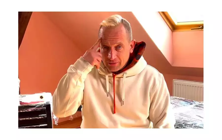 Martin Kocián hlásí návrat do skupiny Lunetic! Důkaz si nechal vytetovat na čelo